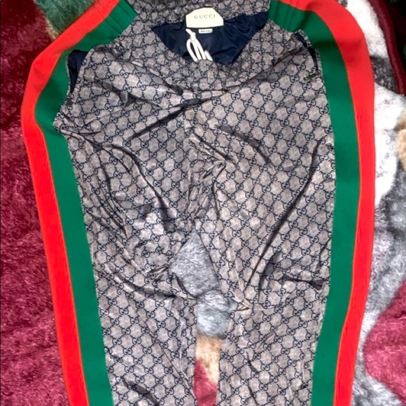 Men’s Gucci Suit - Picture 6 of 9